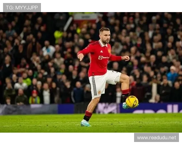 曼城进攻结构转型:从中路集中取代边中结合 曼城进攻结构转型:从中路集中取代边中结合