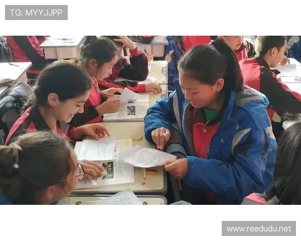 柳雅慧训练完直接去高定秀场，这日程谁跟得上