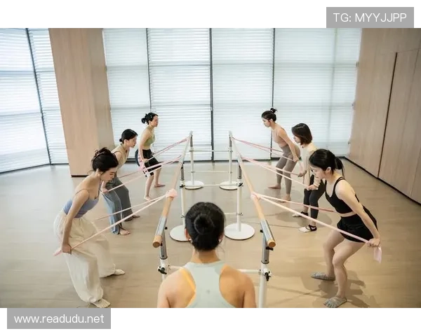 昌雅妮这么拼，家里月光都成“贵妇团”成员了？