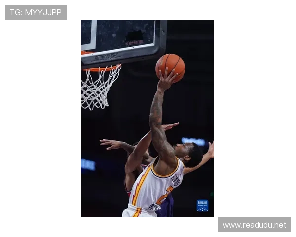 德雷克斯勒突破+无球配合效率提升明显，助攻占比优于同代选手