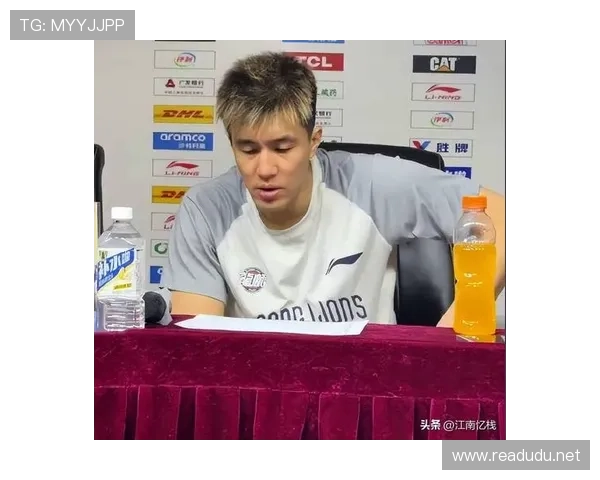 郭艾伦衣柜能开演唱会了？球场上的他怎么和私下差这么多！